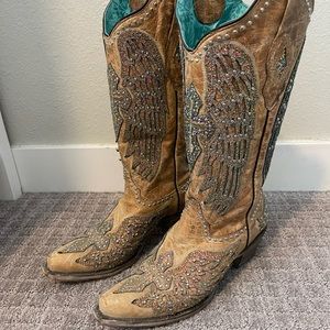 Corral Sand Wing and Cross Sparkle A3742 Size 8